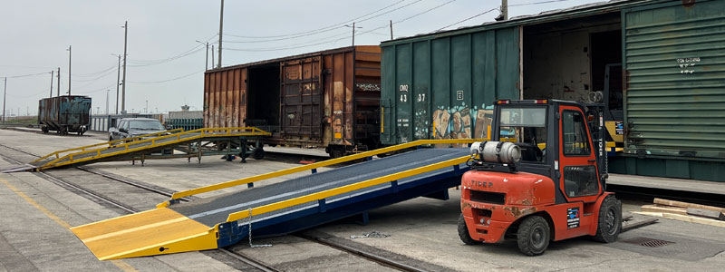 Transfer aluminum ingots from boxcar to boxcar