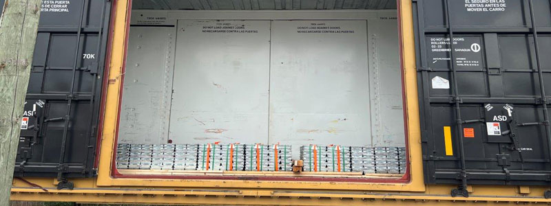 Box Car with ingots load adjustment